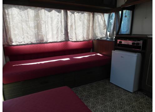 gallery image of van 16 with Separate bedroom